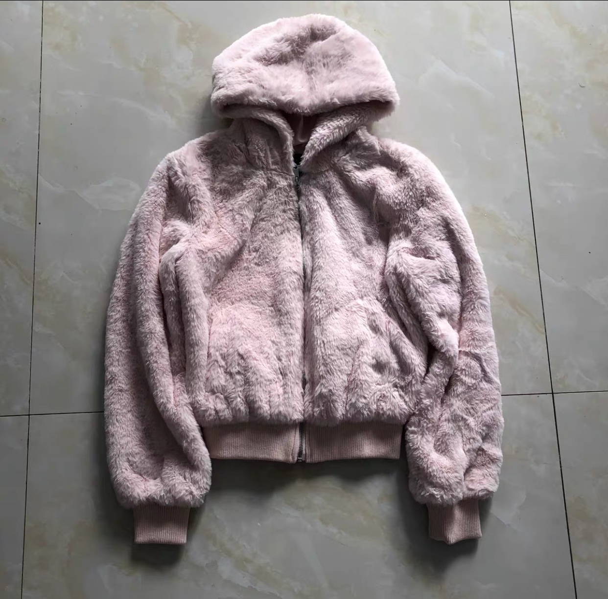 เสื้อเฟอร์กันหนาว หมวกฮู้ด เสื้อขน (FLUFFY COAT) แบรนด์ LOVE TREE