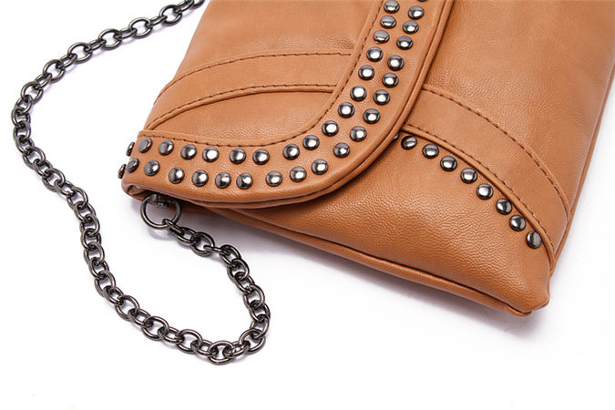 กระเป๋า Clutch มือ TONI BIANCO แบรนด์สุดหรูออสเตรเลีย สีน้ำตาลอ่อน หนังหรูสุดนุ่ม สายโซ่ ถอดใส่ได้คะ