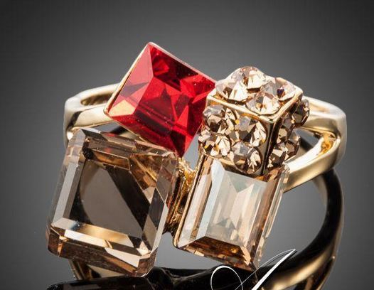 แหวนทอง ประดับ อัญมณี สีแดง ทับทิม สีเหลือง ดีไซน์ เป็น คิวบิก ต่อกัน แหวนทอง 18 k Austrian Crystal แท้ แบบสวย ดีไซน์หรู 294344
