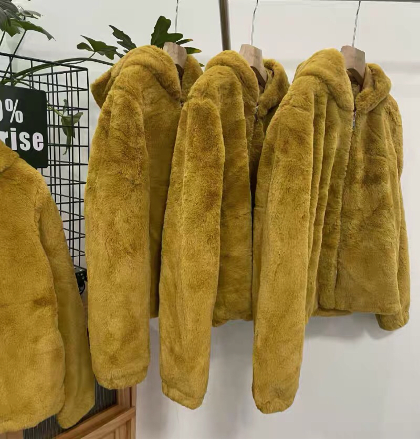 Jacqueline เสื้อเฟอร์กันหนาว หมวกฮู้ด เสื้อขน Fluffy coat แบรนด์ jacqueline เหลืองขมิ้น