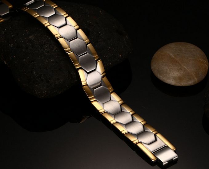 สร้อยข้อมือผู้ชาย สีทอง ผสม เงิน สร้อยข้อมือ Titanium Steel ฝัง แม่เหล็ก แบบสวย เส้นใหญ่ มีดีไซน์ สร้อยข้อมือ ใส่ได้ตลอดเวลา ของขวัญเก๋ ๆ 872481