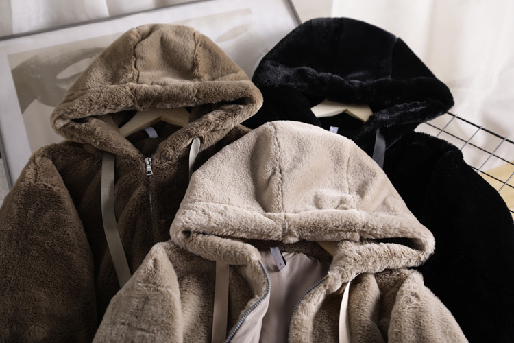Page one เสื้อเฟอร์กันหนาว หมวกฮู้ด เสื้อขน Fluffy coat แบรนด์ page One ดำ