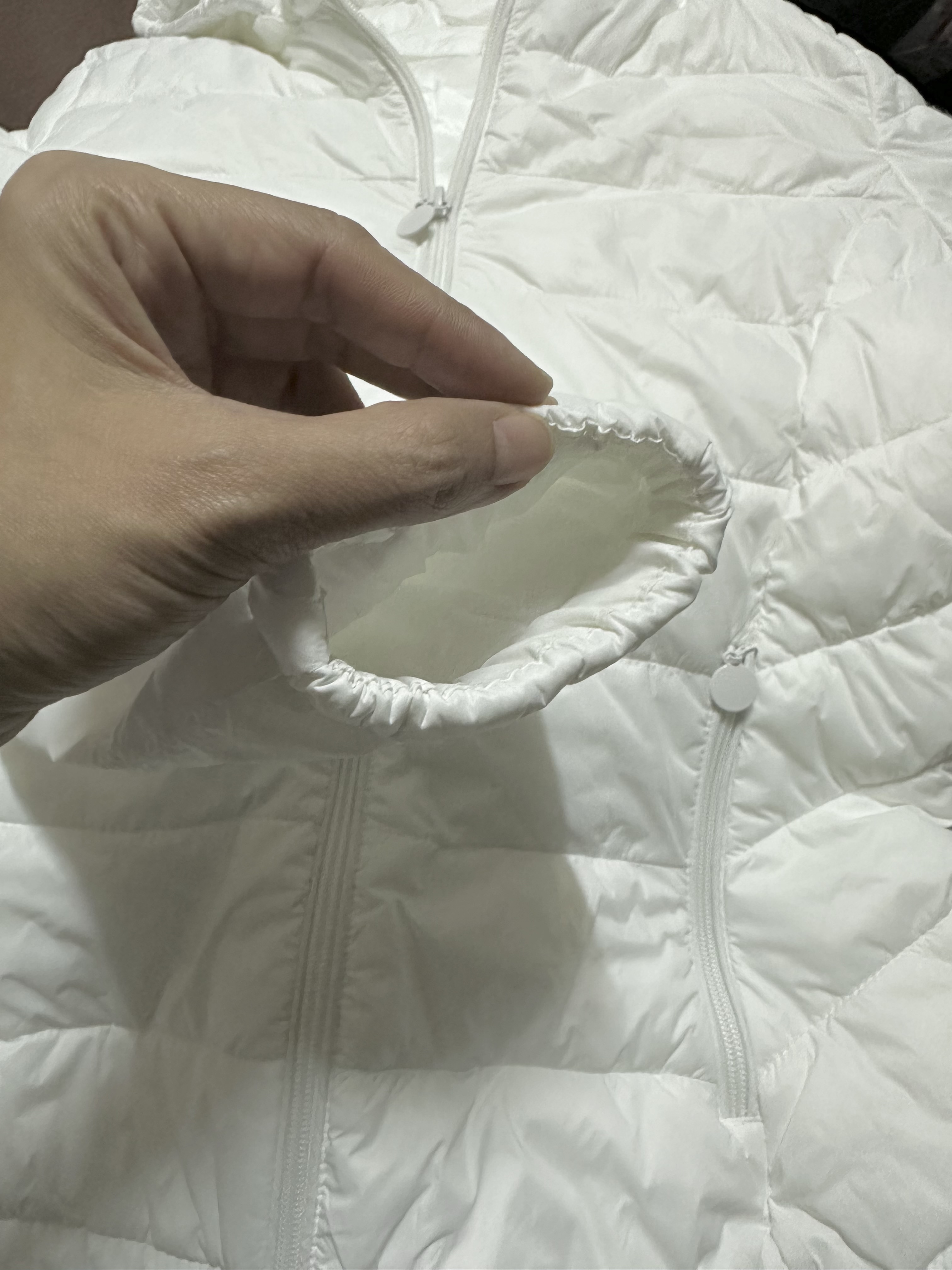 เสื้อกันหนาว บุนวมอุ่น แต่งเฟอร์ ฮู้ด สีขาวครีม LH สำเนา นู้ด