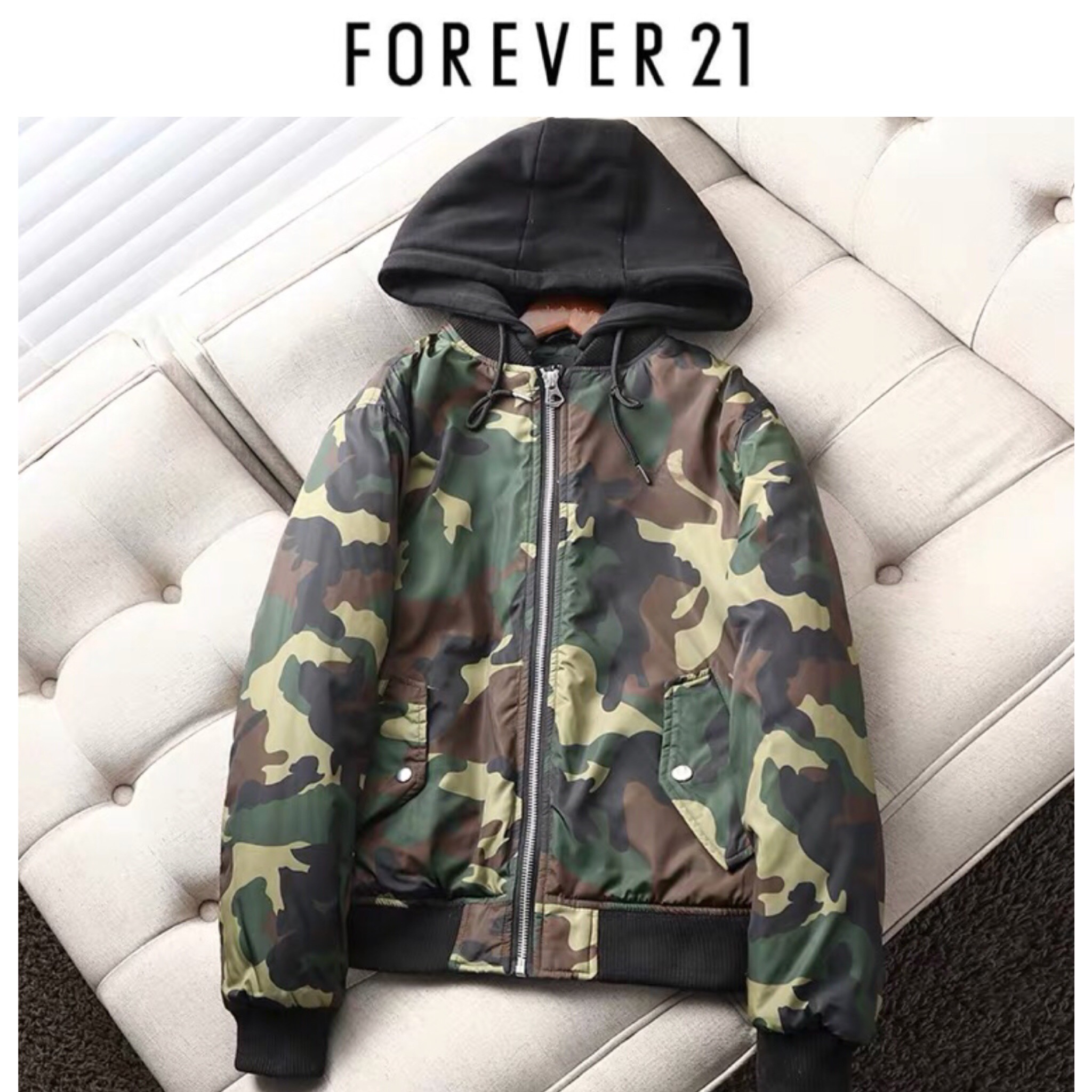 Forever21 เสื้อนอก เสื้อแจ็คเก็ต กันหนาวฮู้ดลายพราง ผู้ชาย แบรนด์เนมForever21 ลายพรางเขียวทหาร (ฮู้ดถอดได้คะ) สวย เท่ห์ มาก คะ Size S/M/L