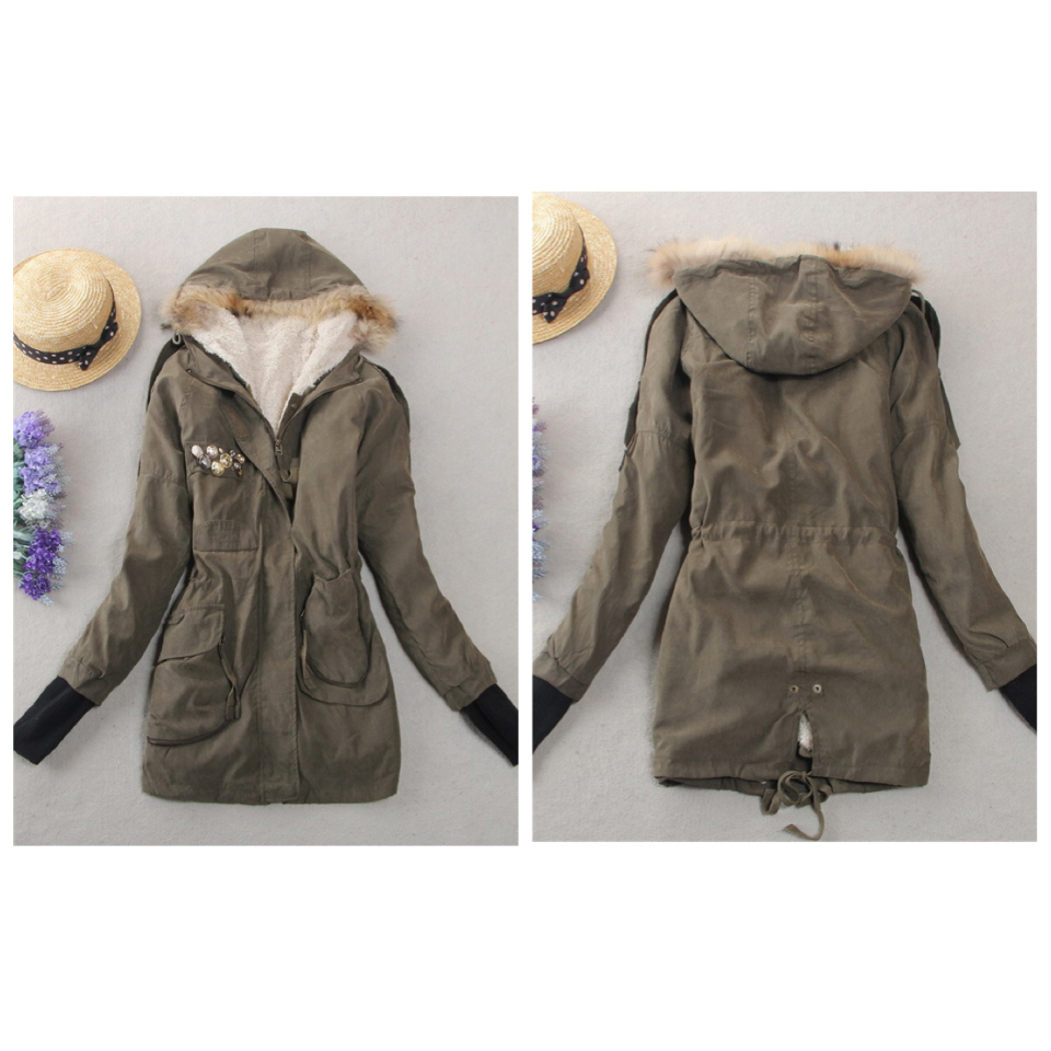 เสื้อคลุม เสื้อโค้ท กันหนาว สีดำ หมวกฮูท ติดเฟอร์ (ขนเฟอร์ถอดได้คะ)แต่งปักเก๋ๆ กระเป๋าหน้าอก ปลายแขนมีจั๊ม สวมมือ กันลมให้คะ Size M/L ดำ