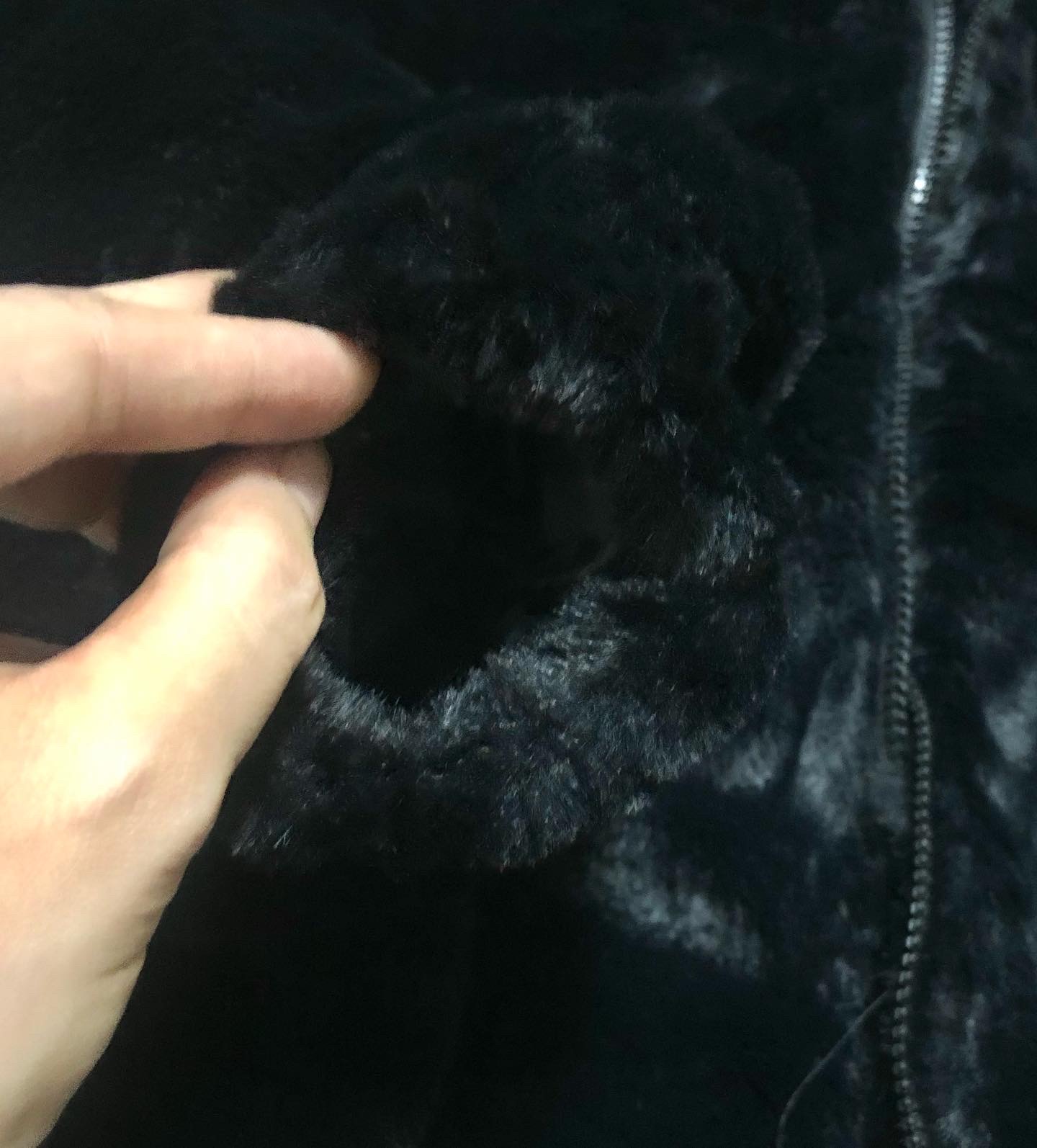 Forever21 เสื้อเฟอร์กันหนาว หมวกฮู้ด เสื้อขน สีดำ (FLUFFY COAT) 兄弟 ขาว