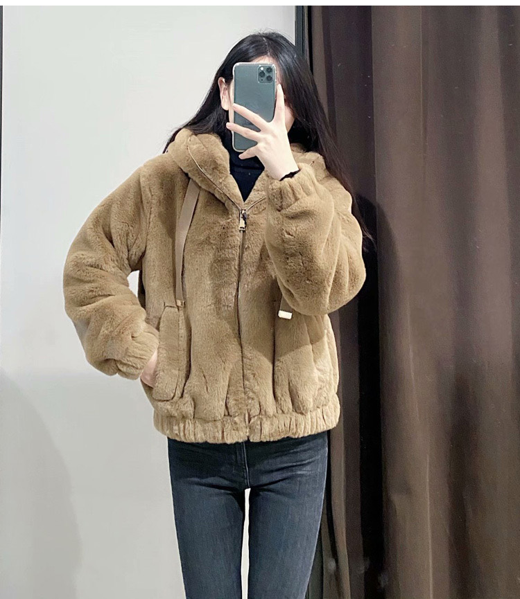Page one เสื้อเฟอร์กันหนาว หมวกฮู้ด เสื้อขน Fluffy coat แบรนด์ page One ดำ