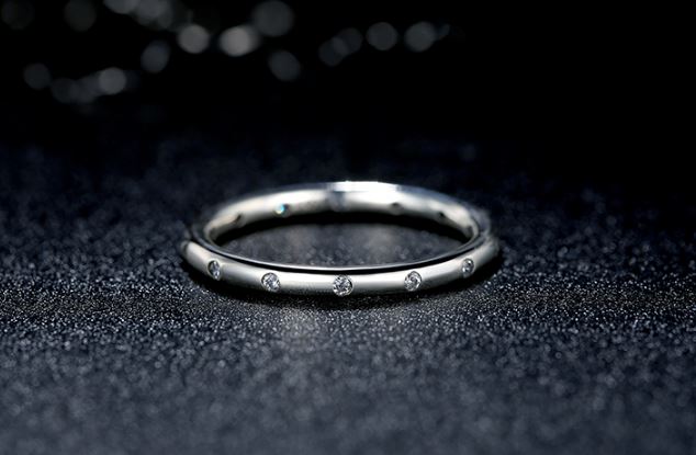 แหวนเงินแท้ 925 Sterling แหวนผู้หญิง แหวนเงินเกลี้ยง ฝังเพชร รอบวง เรียบหรู ดูดี ของขวัญให้แฟน ของขวัญแทนใจ แหวนหมั้น แบบเรียบหรู 299474