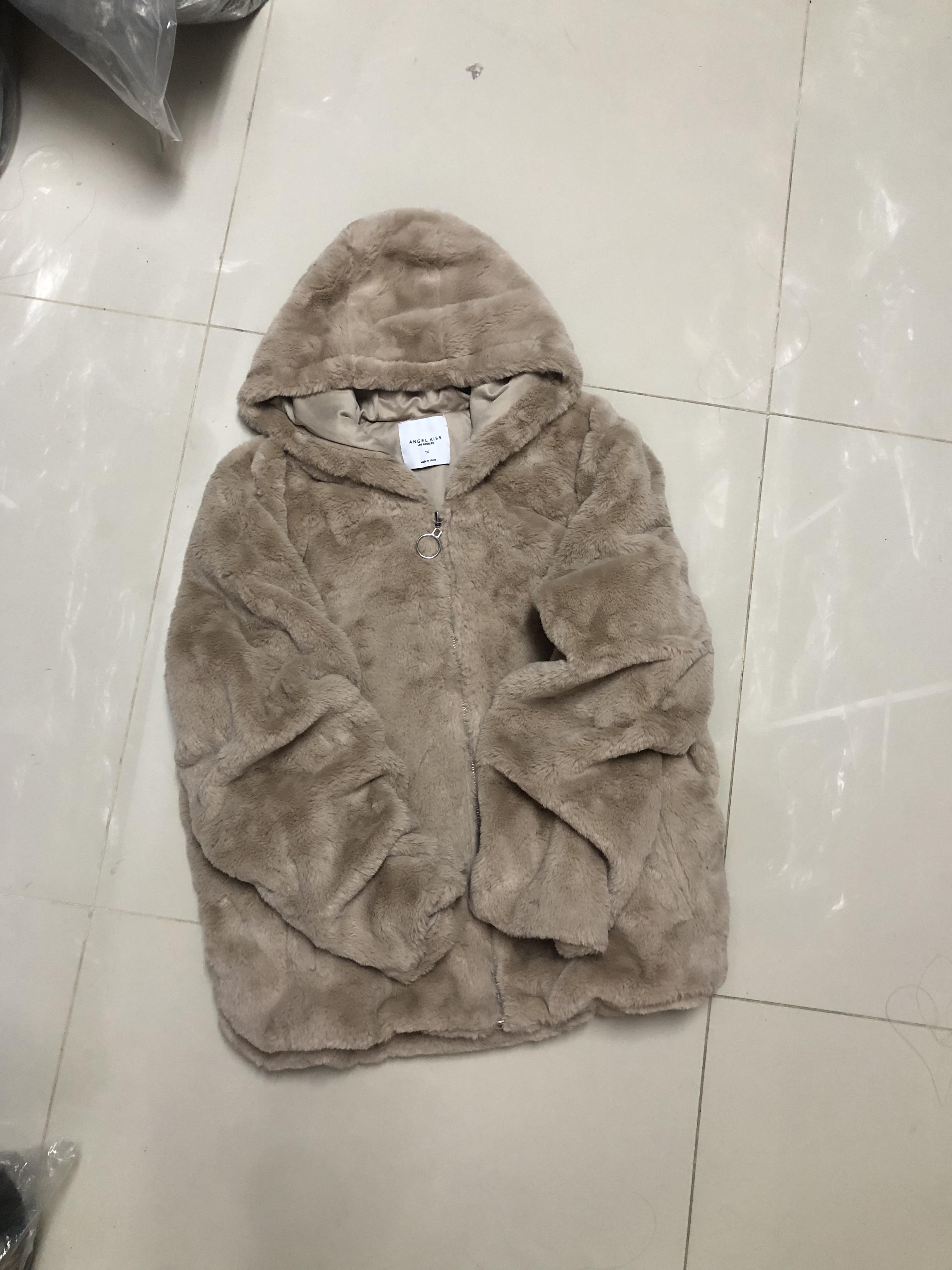 Angel kiss เสื้อเฟอร์กันหนาว หมวกฮู้ด เสื้อขน แบรนด์ ANGEL KISS (FLUFFY COAT) สำเนา น้ำตาลนู้ด