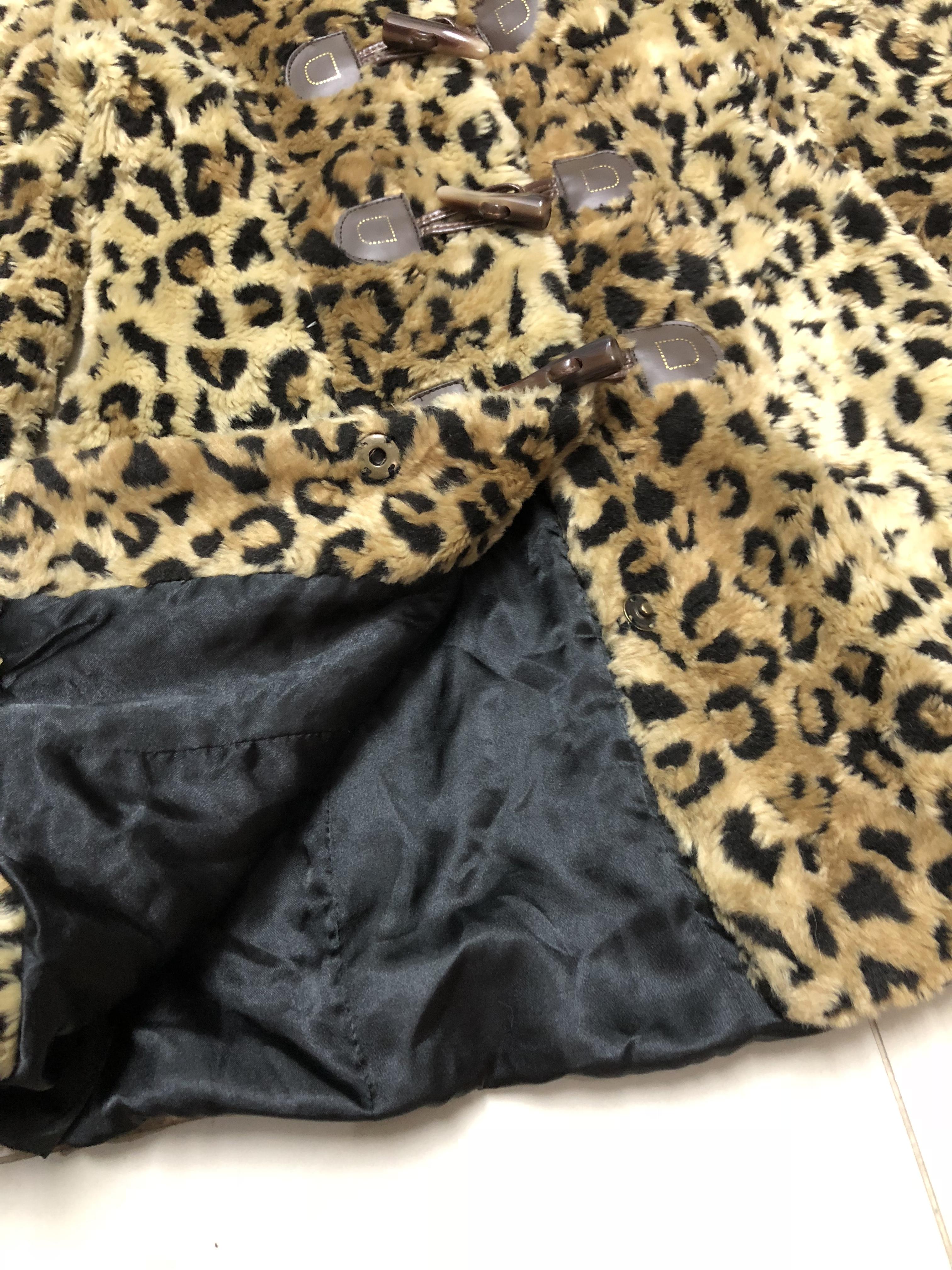 Etam เสื้อกันหนาว ฮูท เสื้อกันหนาวแต่งขน ลายเสือ แบรนด์เนมETAM แท้ งานสวย เนื้อขนนุ่ม หรู มากคะ size S/M ลายเสือ