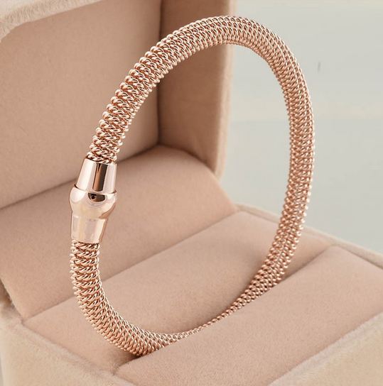 สร้อยข้อมือทอง Stainless Steel กำไลข้อมือ ดีไซน์ เป็นเกลียว ผู้หญิง ผู้ชาย ใส่ได้ กำไลเงิน ทำลาย โซ่เกลียว มีสีทอง เงิน ดำ แชมเปญโกลด์ 645183
