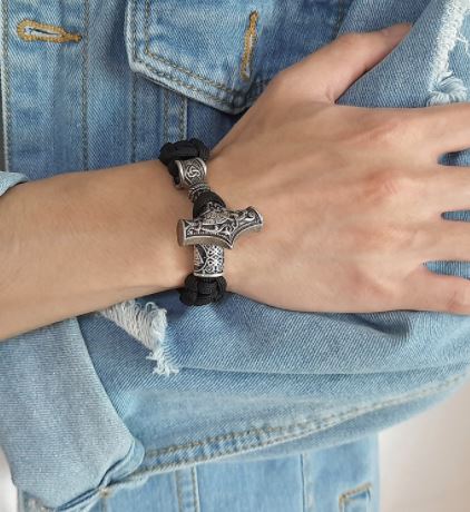 สร้อยข้อมือ กำไล ข้อมือชาย เชือกถัก แบบเท่ ๆ จี้ ค้อน สีเงิน แบบสวย สร้อยข้อมือชาย วัยรุ่น 279692
