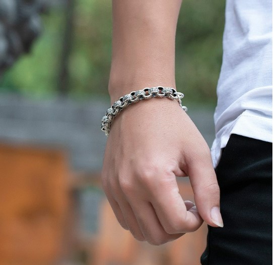 สร้อยข้อมือผู้ชาย เงินแท้ 925 สร้อยข้อมือ สไตล์วินเทจ ลวดลายเงินโบราณ ห่วงคล้องกัน แบบเท่ ๆ ใส่สวย 561192