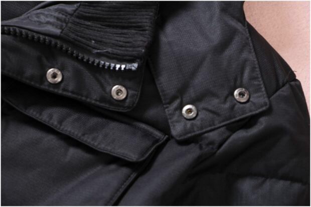 เสื้อกันหนาว เสื้อหนาวผู้ชาย แต่งหมวกฮูท แบรนด์เนม ZARA MAN แท้ แต่งบุนวมอุ่น งานหรู สวยเทพมากคะ ปั๊มกระดุมและหัวซิปทุกจุด (หมวกฮูทถอดใส่ได้คะ) size M