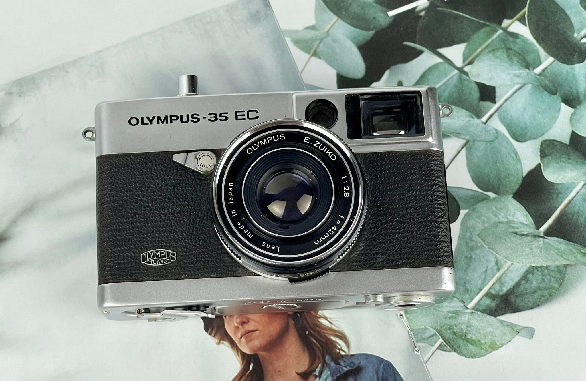 OLYMPUS 35 EC OLYMPUS E. ZUIKO 42MM. F2.8