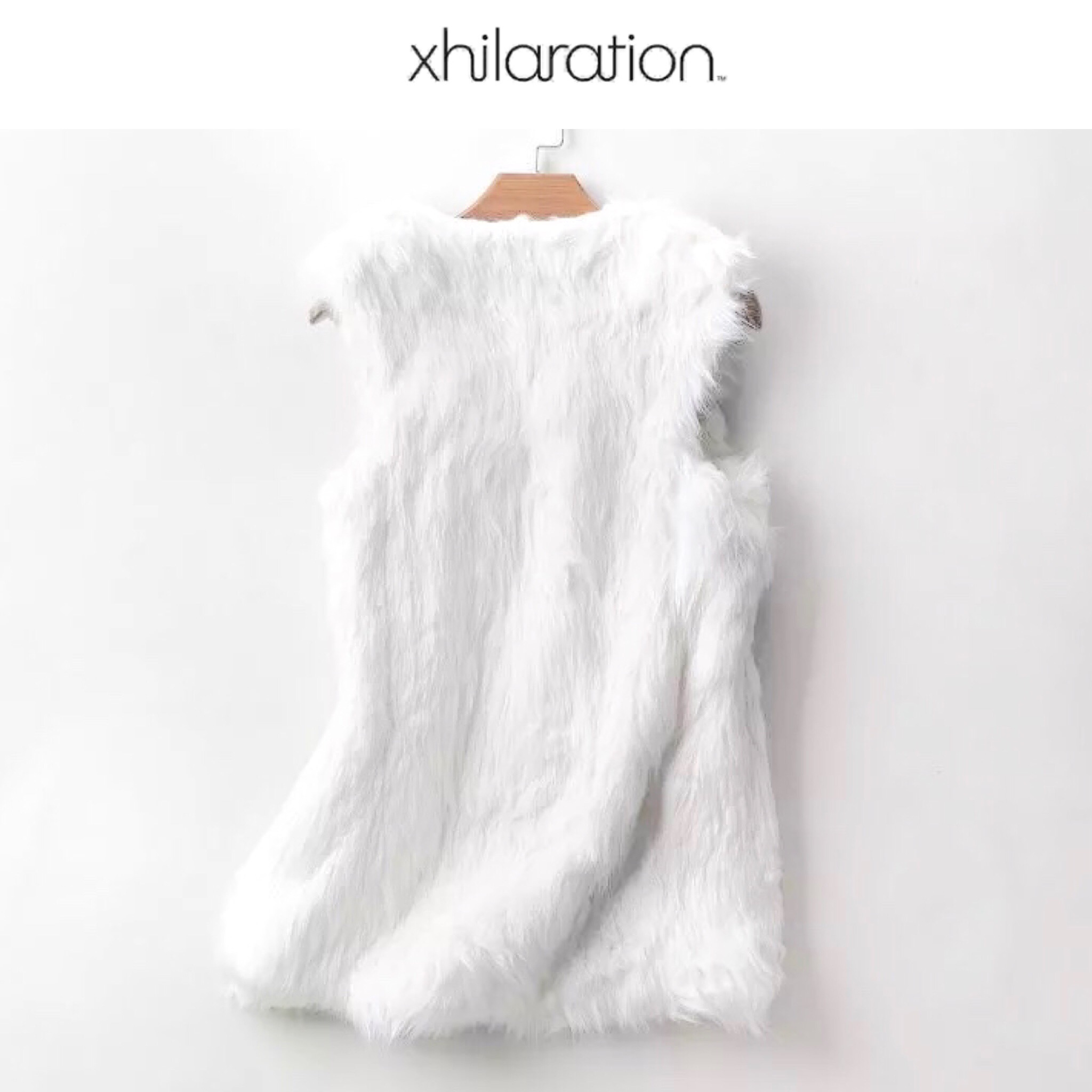 เสื้อกั๊ก แต่งขน สีขาวผ่อง แบรนด์✨XHILARATION อืตาลี ขนเนียนนุ่มสวยมากคะ