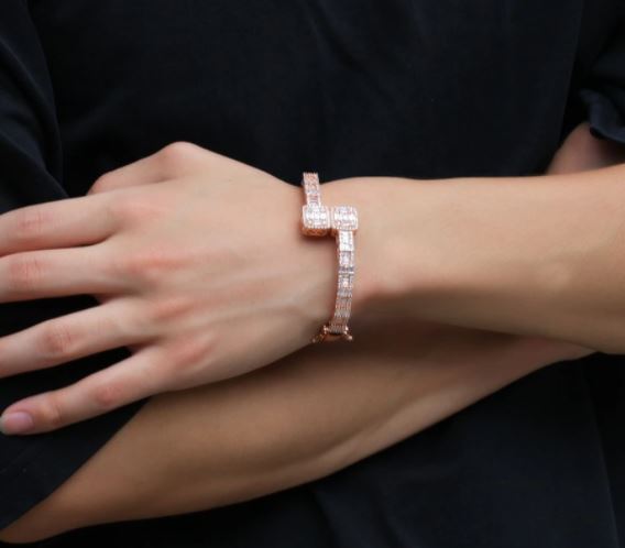 สร้อยข้อมือชาย แฟชั่น กำไลข้อมือชาย ฝังเพชร CZ AAA สวยหรู กำไลทอง เงิน ฝังเพชร ยอดนิยม 937770