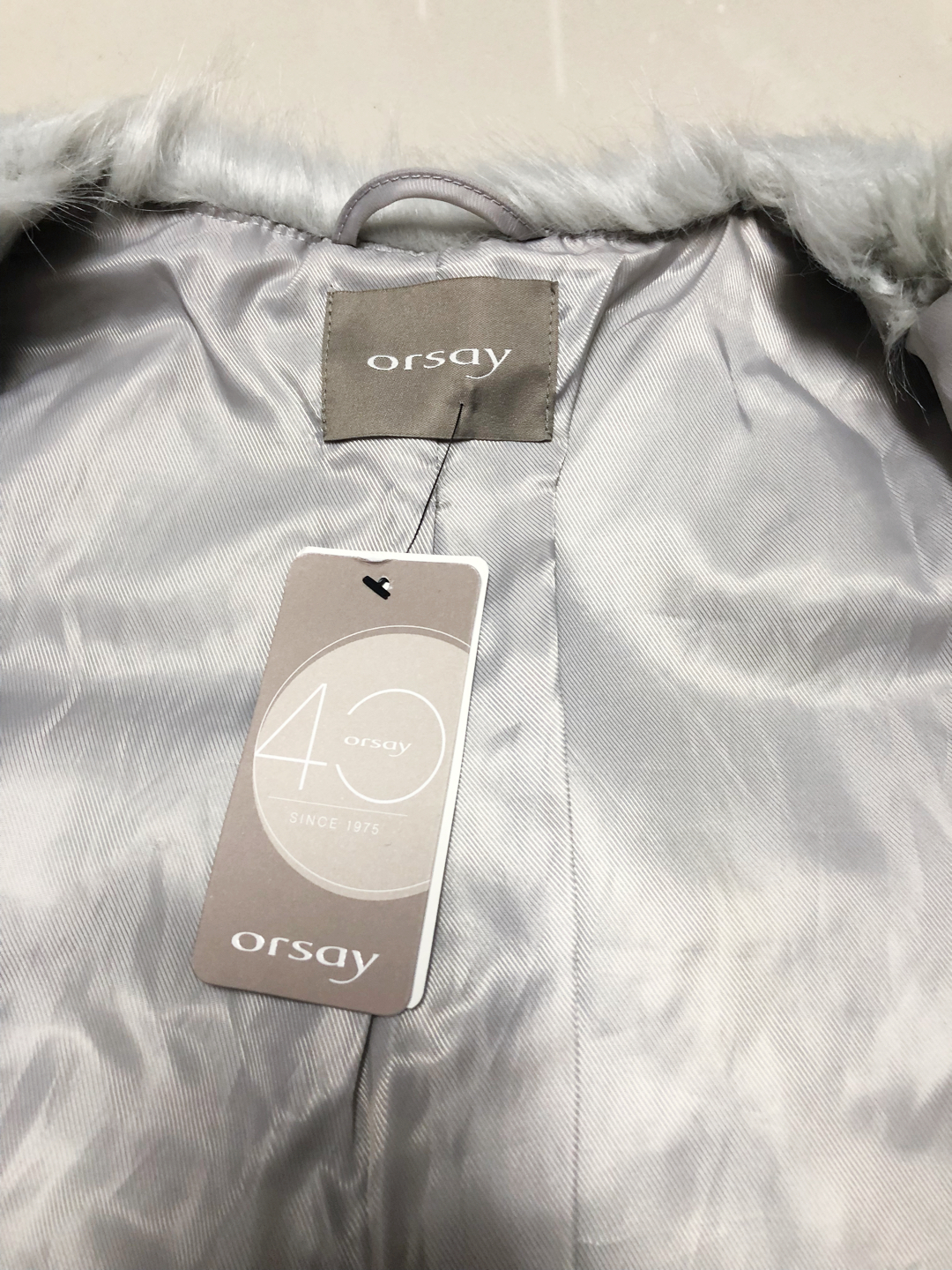 Orsay เสื้อคลุม เสื้อขนสัตว์ สีเทาอ่อน เนื้อขนฟู เนียนลื่น สวยหรู แบรนด์เนม ORSAY From German แท้100% SIZE S/M/L เทาอ่อน