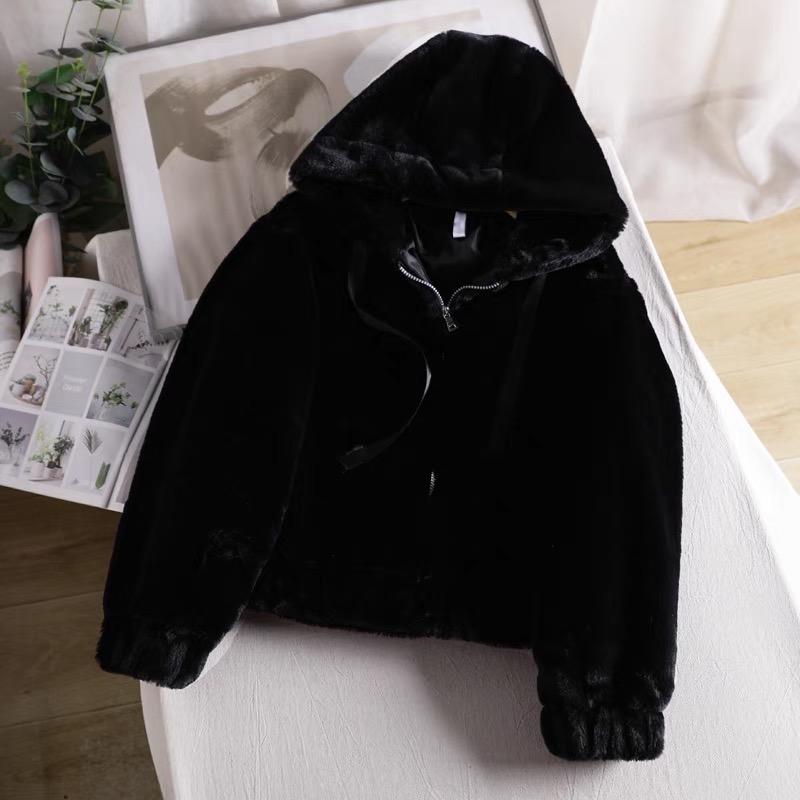 Page one เสื้อเฟอร์กันหนาว หมวกฮู้ด เสื้อขน Fluffy coat แบรนด์ page One ดำ