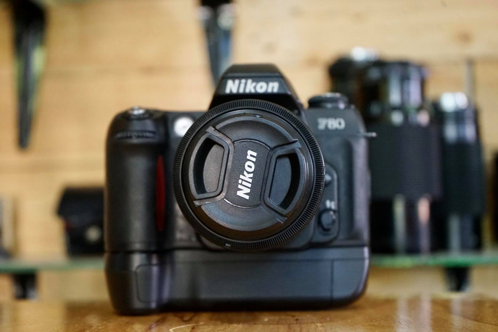 NIKON F80 AF NIKKOR 35-70MM.F3.3-4.5