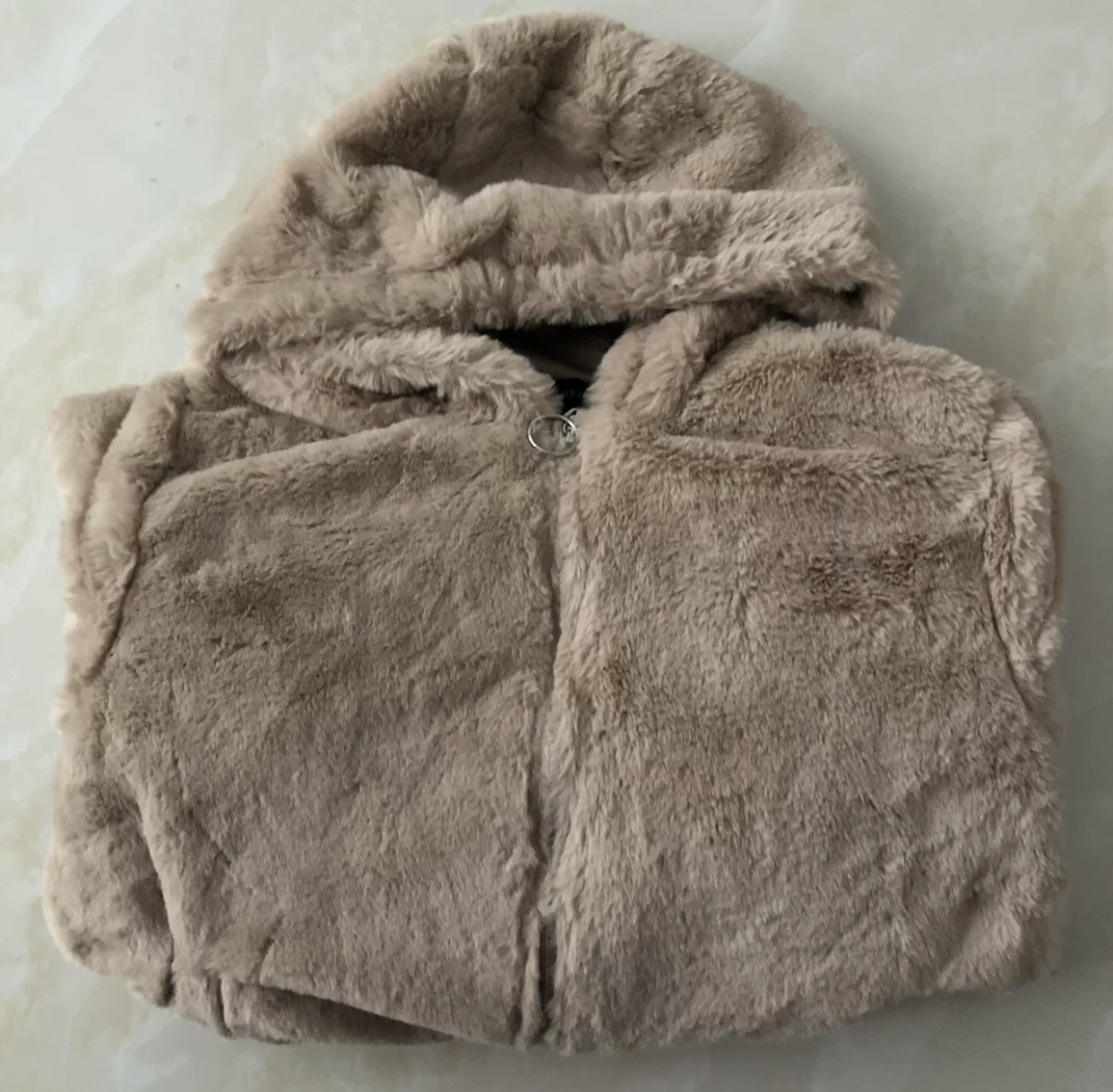 Forever21 เสื้อเฟอร์กันหนาว หมวกฮู้ด เสื้อขน แบรนด์ forever21 (FLUFFY COAT) ขาว
