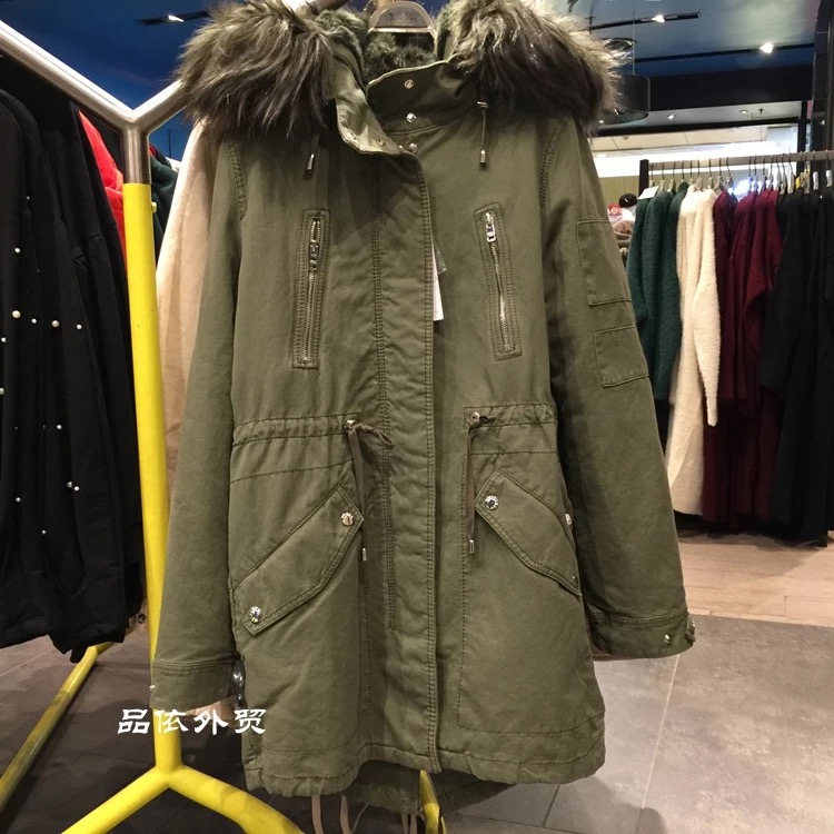เสื้อโค้ทฮูท BERSHKAกันหนาว Parka สีเขียวแต่งขนเฟอร์ ซับขนอุ่นด้านใน (เฟอร์ & ขนอุ่นด้านใน ถอดได้คะ) งานสวย บุนวมอุ่น ใส่ติดลบได้เลยคะ Size XS/S/M/ L เขียว