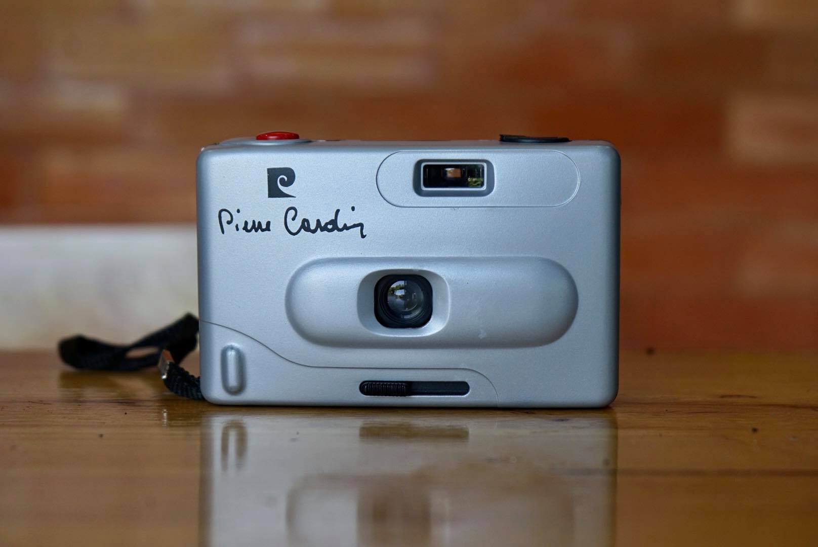CAMERA HANDY PIERRE CARDIN