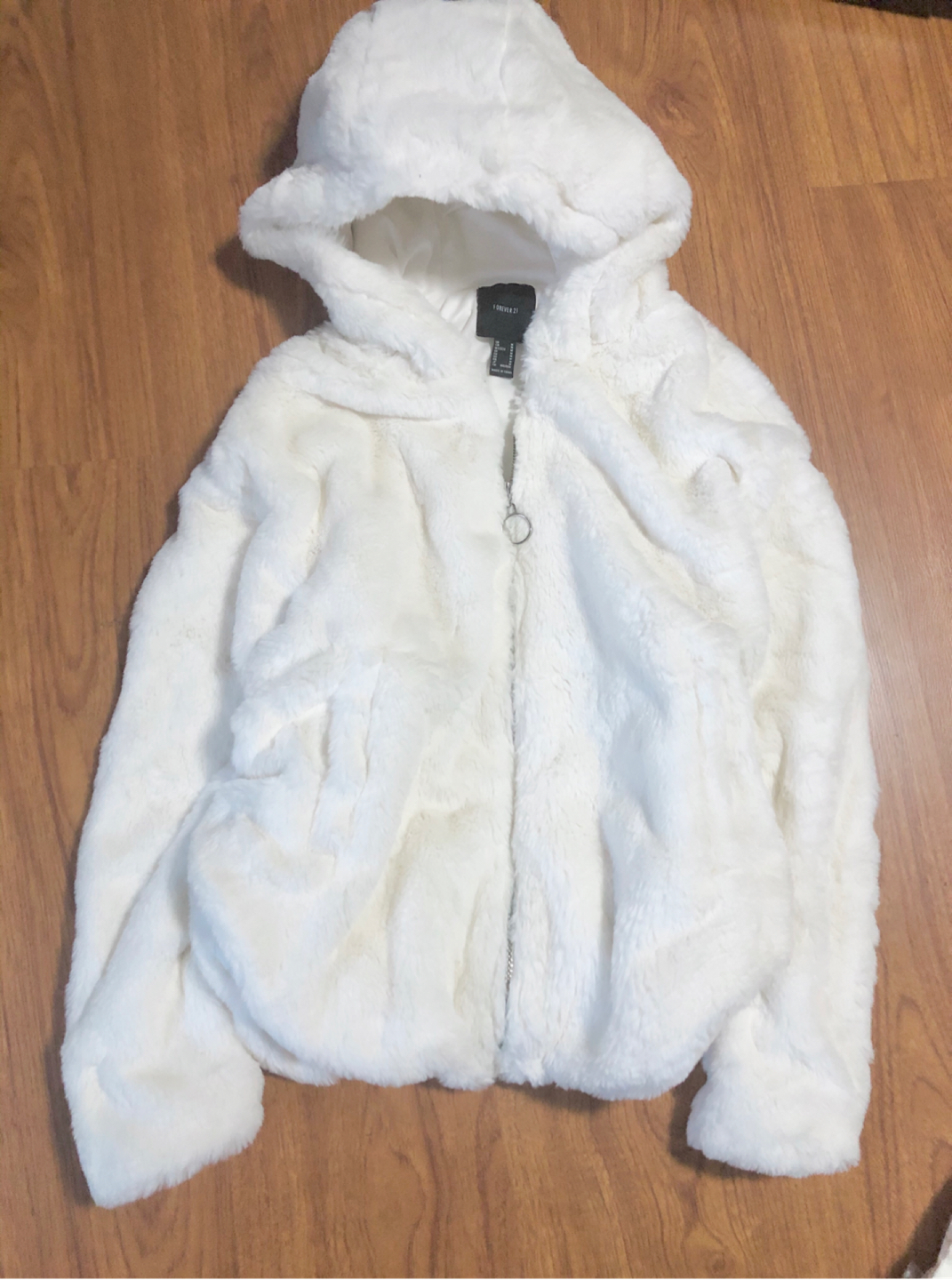 Forever21 เสื้อเฟอร์กันหนาว หมวกฮู้ด เสื้อขน แบรนด์ forever21 (FLUFFY COAT) ขาว