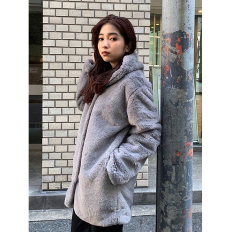 เสื้อโค้ทเฟอร์ โค้ทขนสัตว์เทียม แบรนด์ AZUL by moussy สีเทา ขนนุ่ม งานสวย พรีเมี่ยมมากเลยคะ งานช็อปแท้100% คะ SIe S/M/L สำเนา สำเนา น้ำตาล