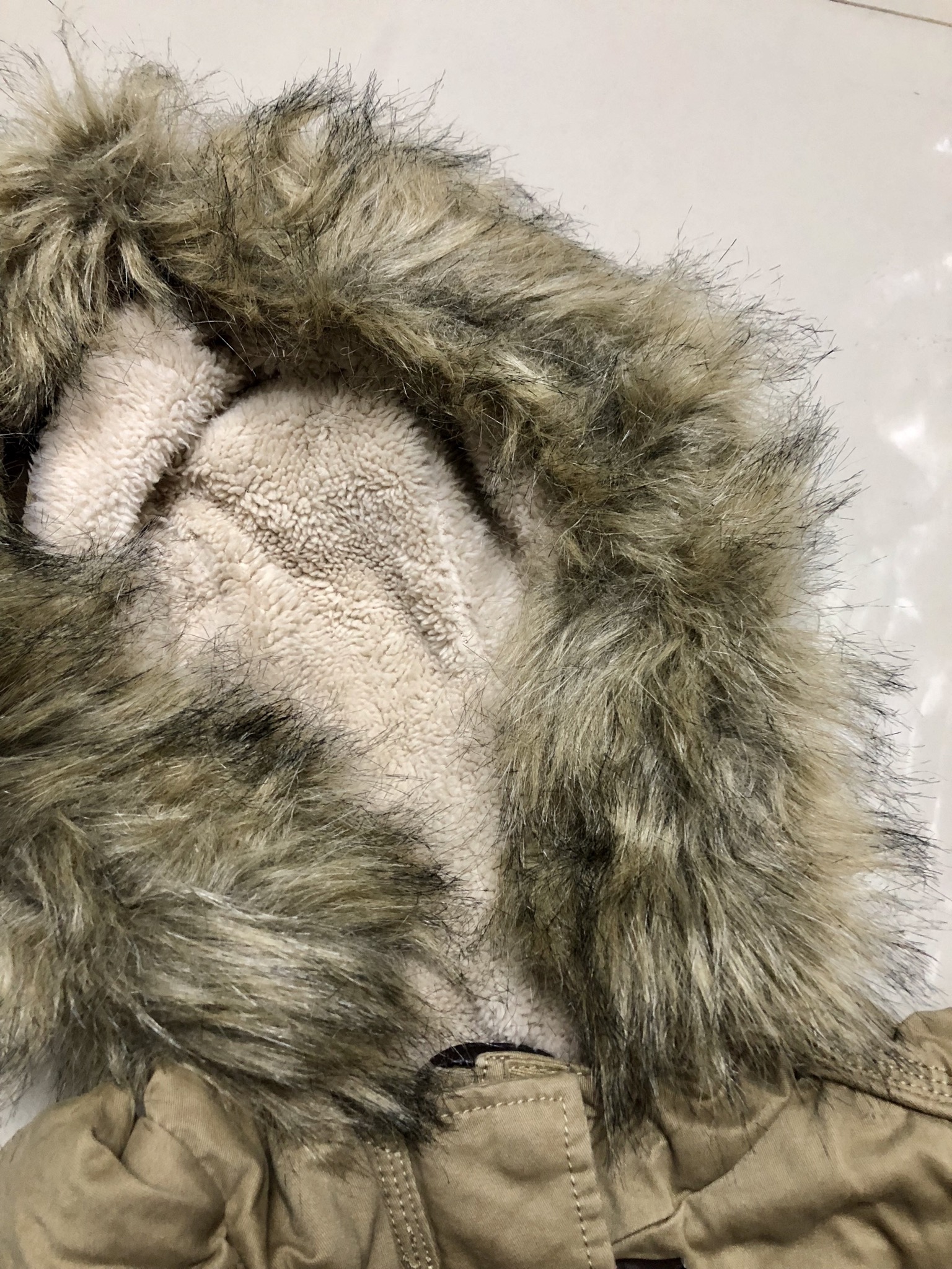 เสื้อกันหนาว เสื้อแนวPARKA กันหนาว แต่งฮูทติดเฟอร์ สีกากี แบรนด์เนม ALCOTT LOSANGELES UK แท้ ซับขนอุ่นสีขาว งานสวยเนี๊ยบมากคะ Size S/M/L /XL กากี