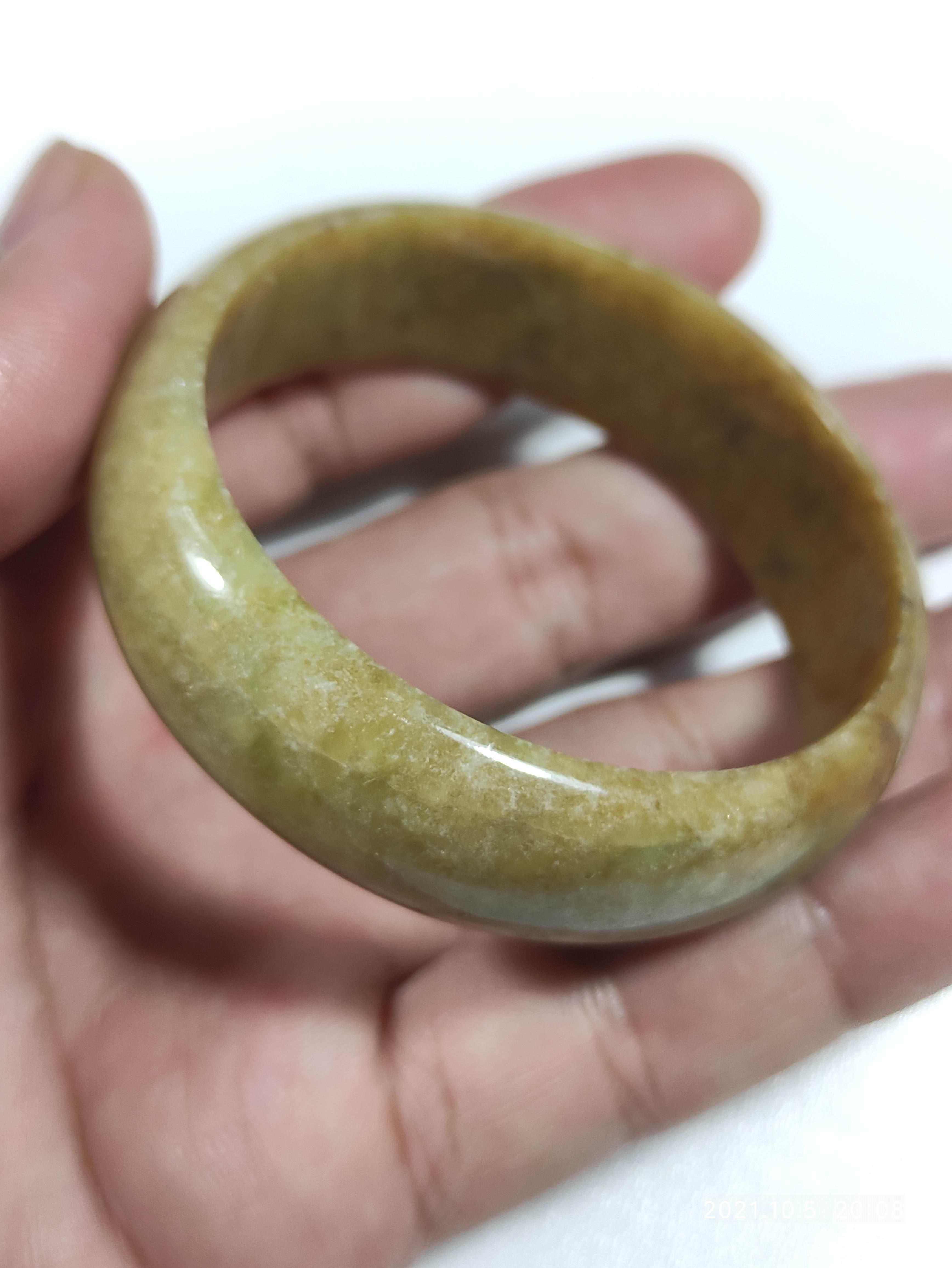 กำไลหยกน้ำผึ้ง