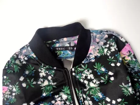 เสื้อคลุม เสื้อแจ็คเก็ต ผ้าวอร์ม พื้นดำ ลายดอกสีสันสวยสดใส แต่งแขนเอวจั๊ม เนื้อผ้าหนานุ่มเริ่ดคะ ติดแบรนด์ TSZC