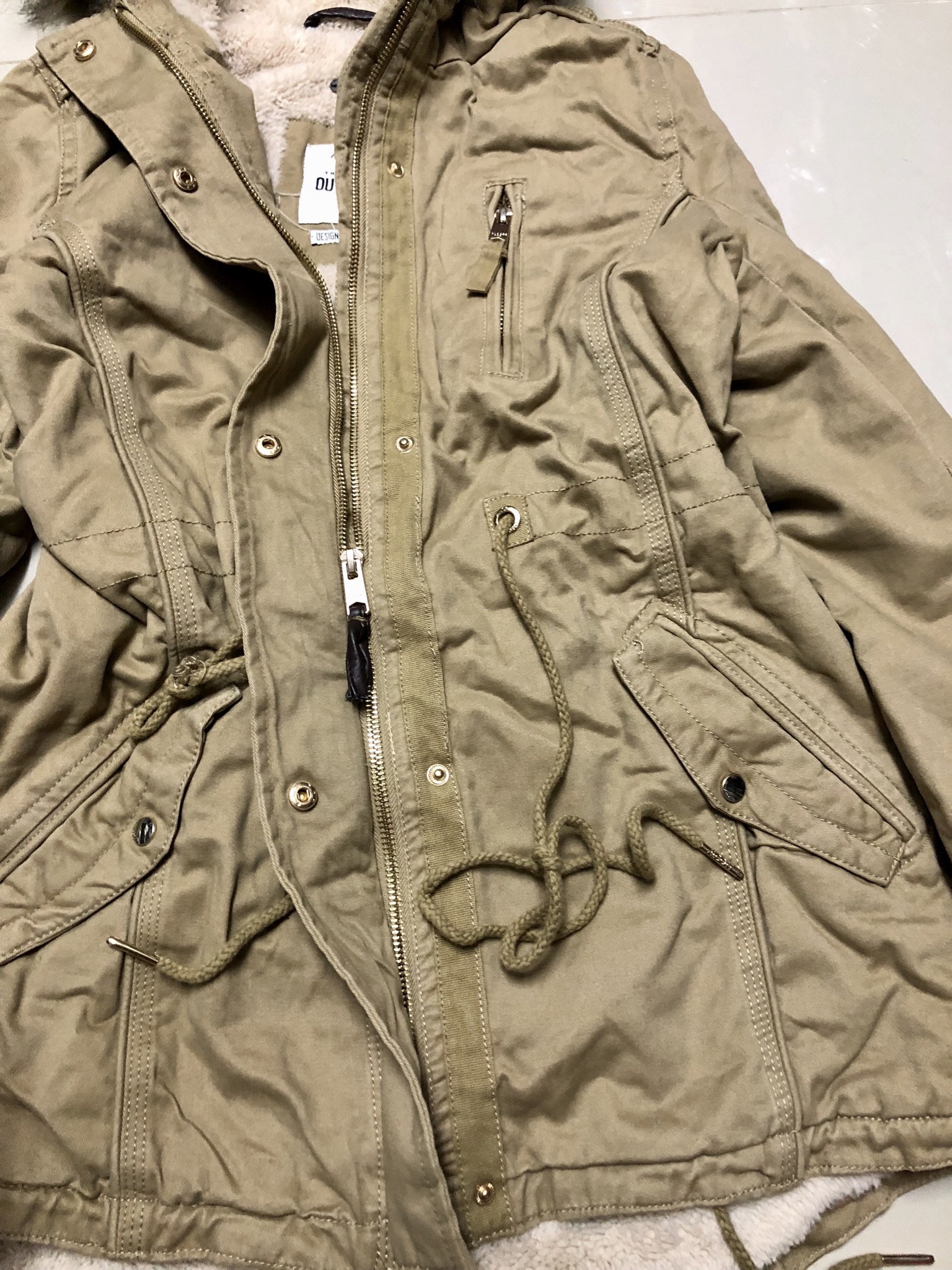 เสื้อกันหนาว เสื้อแนวPARKA กันหนาว แต่งฮูทติดเฟอร์ สีกากี แบรนด์เนม ALCOTT LOSANGELES UK แท้ ซับขนอุ่นสีขาว งานสวยเนี๊ยบมากคะ Size S/M/L /XL กากี