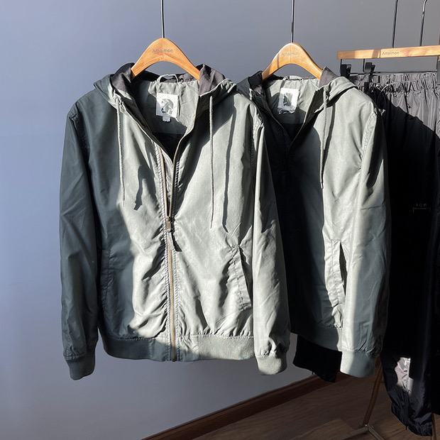เสื้อทหาร เสื้อฮู้ดเขียวทหาร เสื้อนอกแนวทหาร แพทเทินสวย เท่ห์มาก pull&Bear งานตัดป้ายคะ เขียว