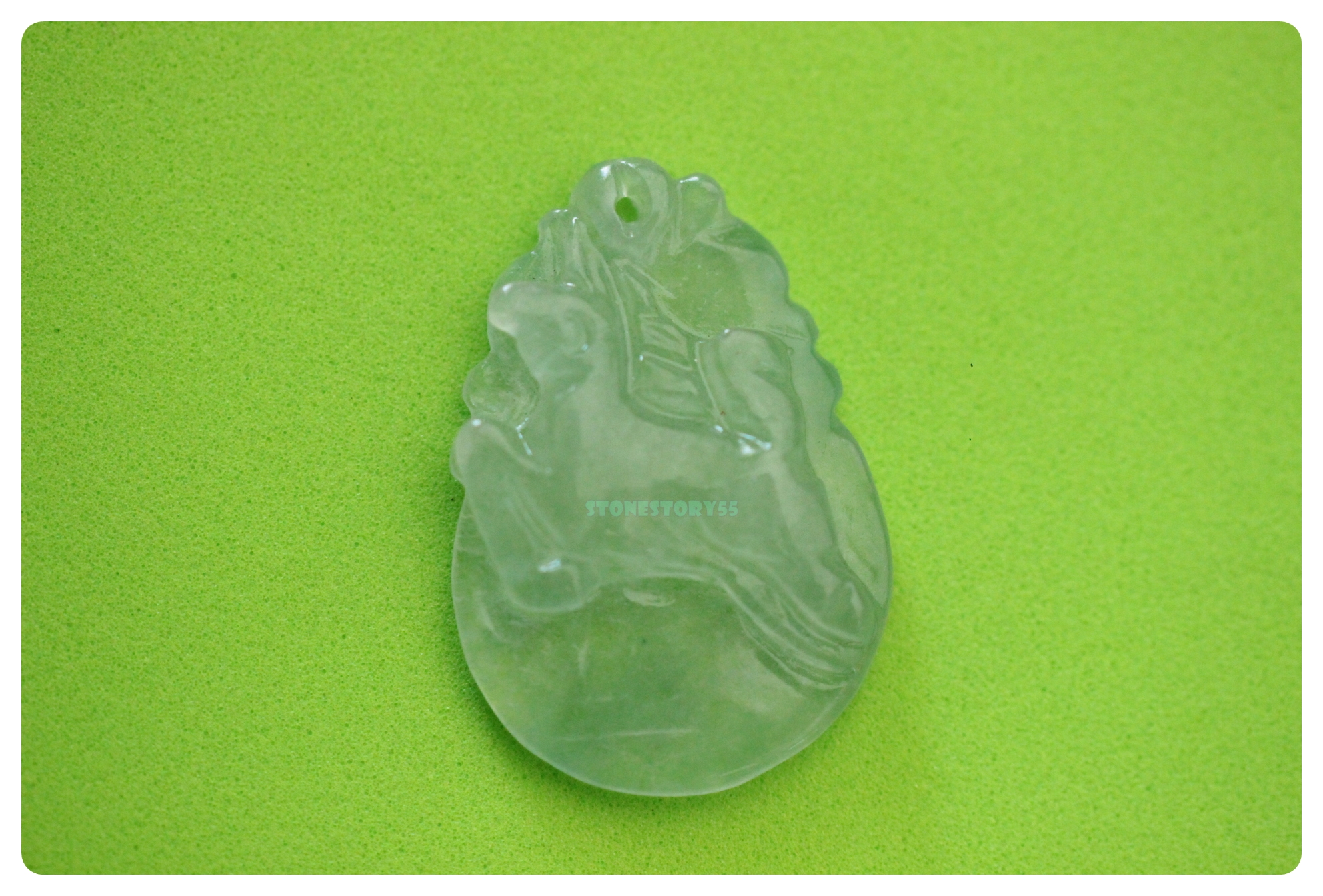 (ขายแล้ว)หยกน้ำแข็งแกะสลักรูปม้า icejade