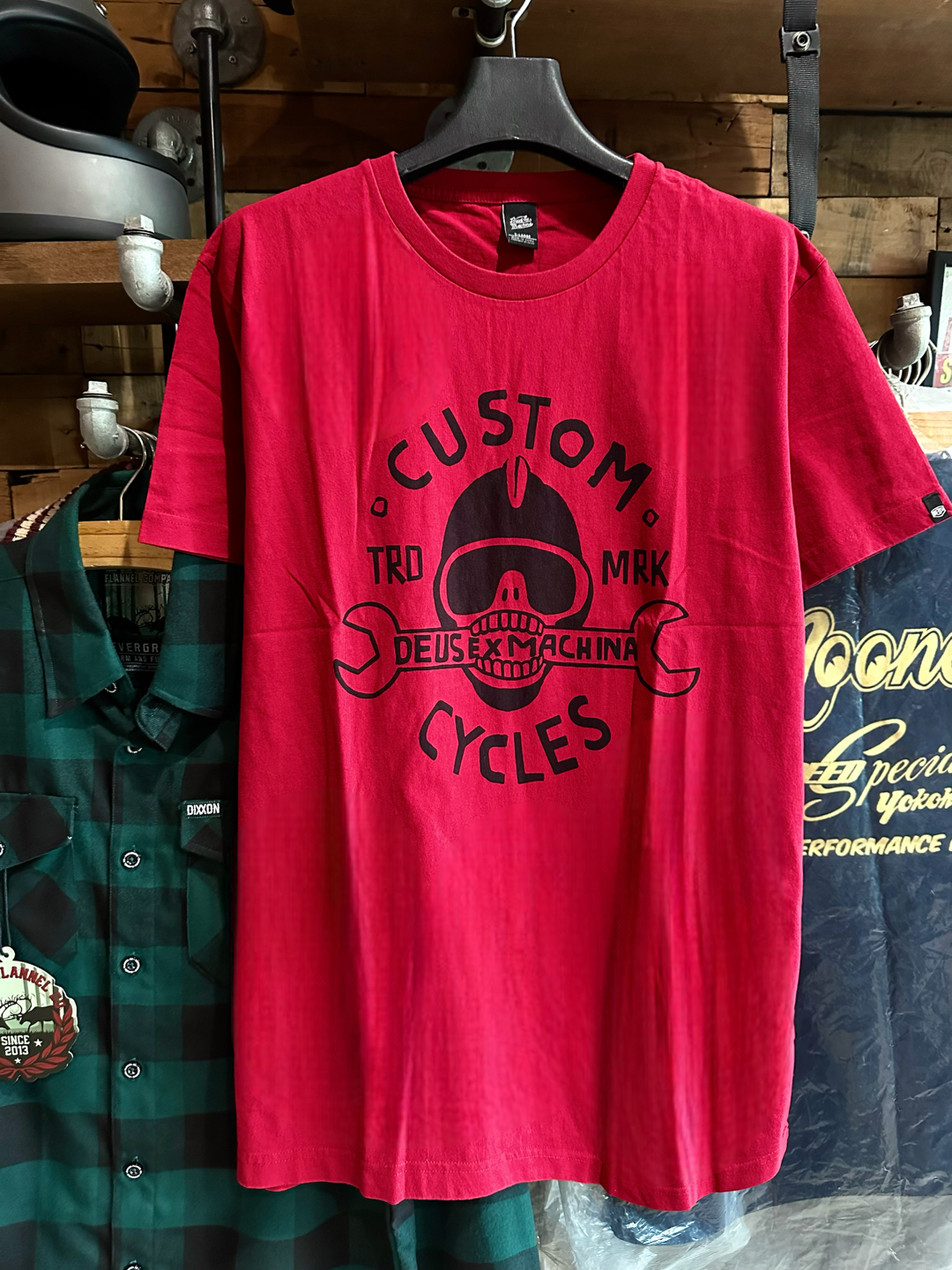 Deus เสื้อยืดแขนยาว คอกลม เสื้อDEUS สีแดง รุ่น mouthful tee ผู้ชาย แบรนด์ DEUS แท้ คะ Size L สำเน สำเนา น้ำเงิน