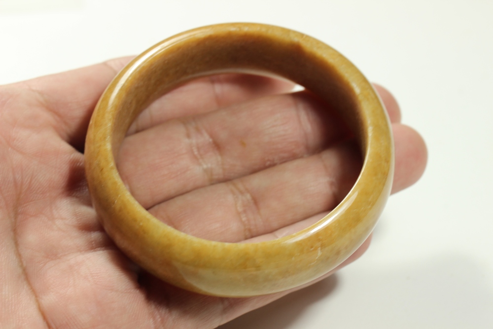 กำไลหยกน้ำผึ้ง