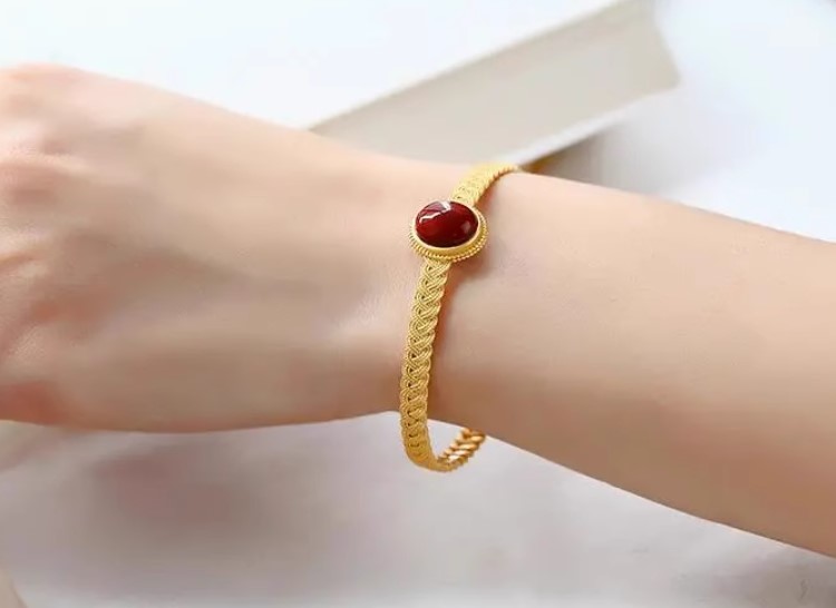 สร้อยข้อมือ กำไลข้อมือทอง 18 K ลายถัก ฝังอัญมณี หิน สีแดง เลือดนก กำไลข้อมือทองสวย ๆ 229640