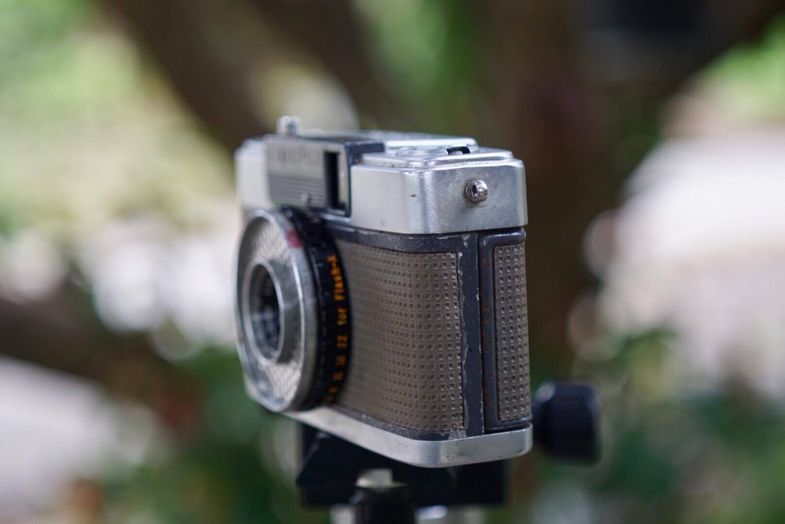 OLYMPUS PEN-EE OLYMPUS D. ZUIKO 28MM. F3.5