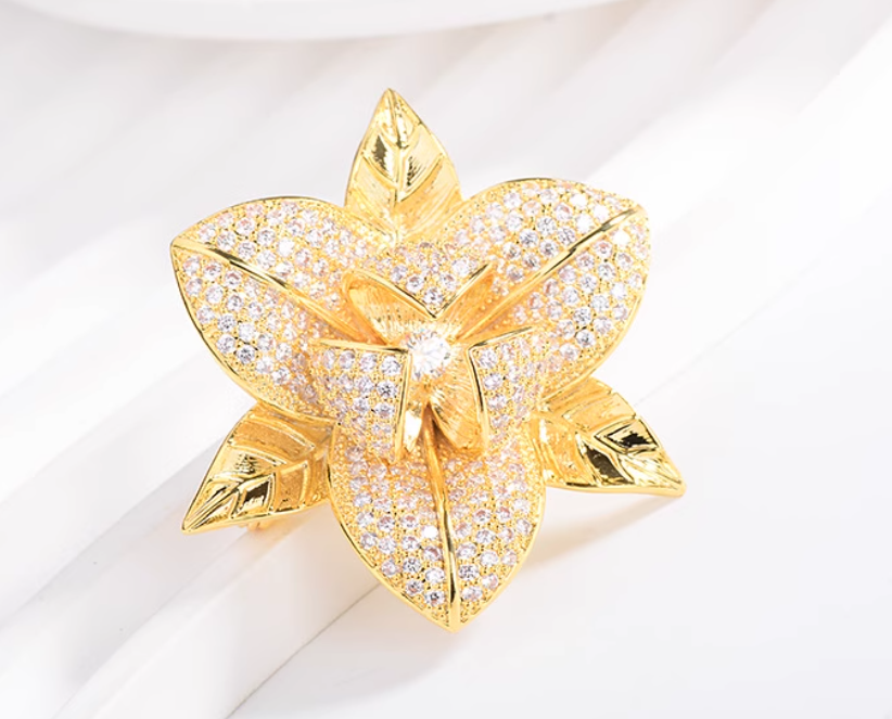 เข็มกลัด ดอกพุดซ้อน ดอกการ์ดีเนีย ฝังเพชร สวยหรู หลากสี เขียวมรกต ฟ้า ทอง เงิน ฝังเพชร CZ AAA 626715