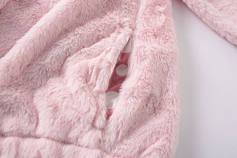 Page one เสื้อเฟอร์กันหนาว หมวกฮู้ด เสื้อขน Fluffy coat สีชมพูอ่อน แบรนด์ love tree ชมพู