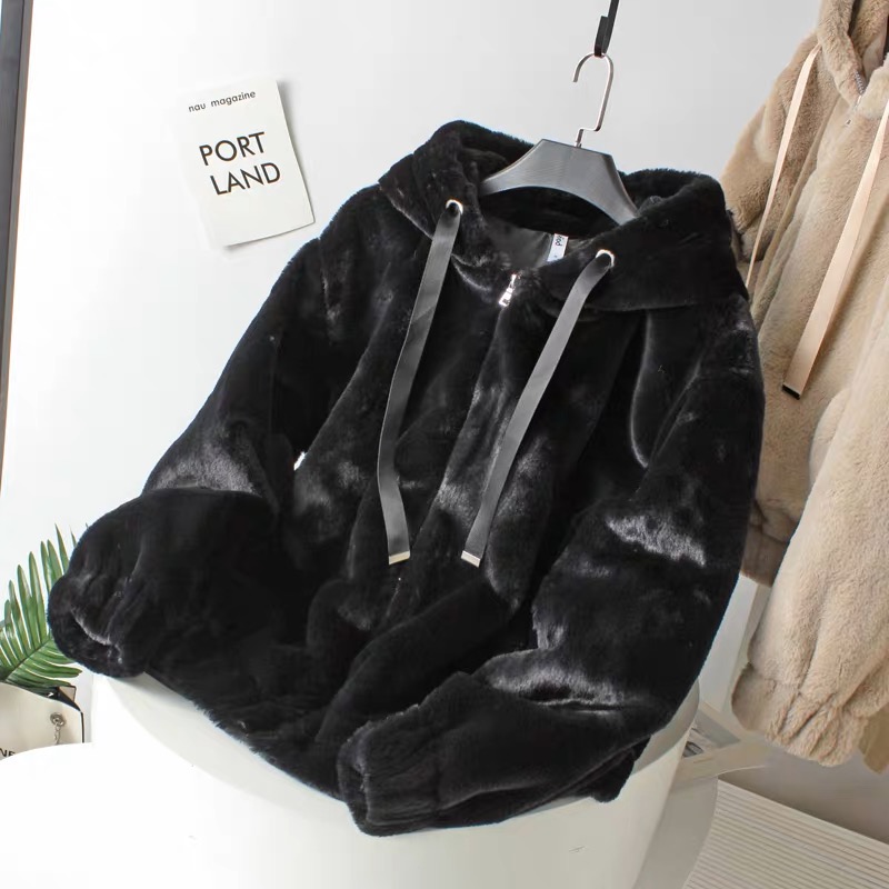 Page one เสื้อเฟอร์กันหนาว หมวกฮู้ด เสื้อขน Fluffy coat แบรนด์ page One ดำ