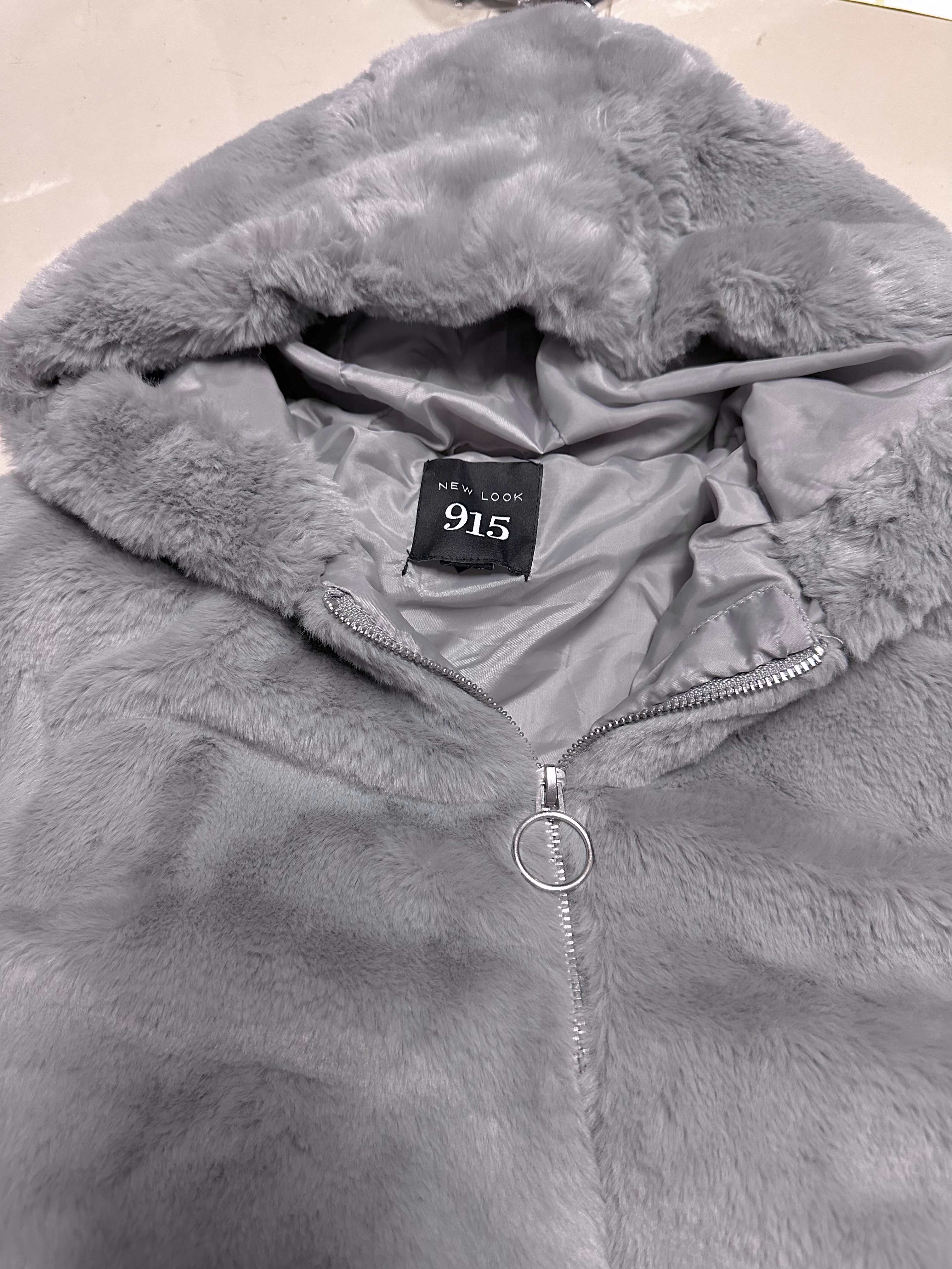915 เสื้อเฟอร์กันหนาว หมวกฮู้ด เสื้อขน Fluffy coat แบรนด์ New look 915สำเนา เทา