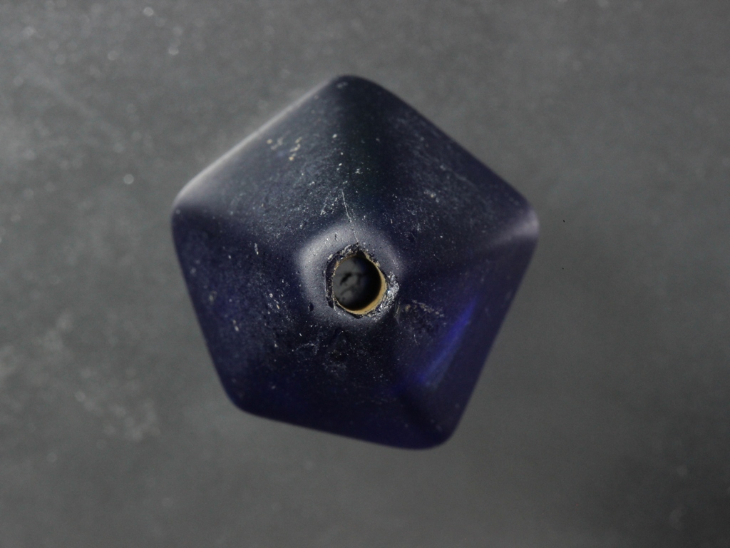 (ขายแล้ว)ลูกปัดบ้านเชียง น้ำเงิน มะเฟื่องใหญ่