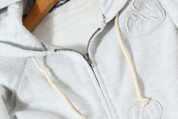 Pink by victoria's secret เสื้อแจ็คเก็ต เสื้อนอก เสื้อฮู้ดวอร์ม สีเทา แต่งลายปัก เทาอ่อน