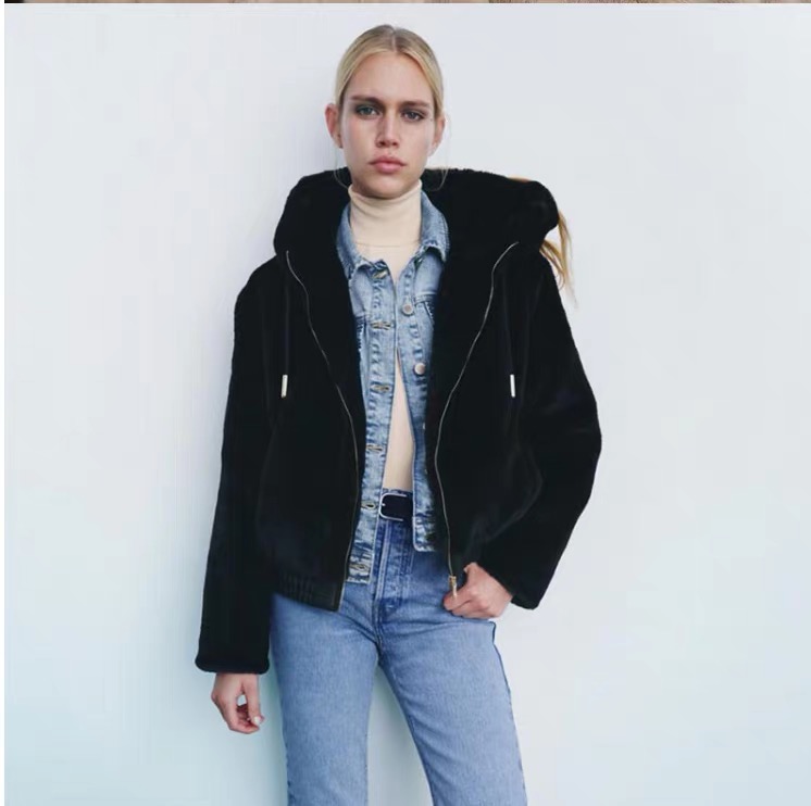 Page one เสื้อเฟอร์กันหนาว หมวกฮู้ด เสื้อขน Fluffy coat แบรนด์ page One ดำ
