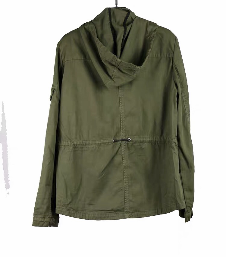 Forever21 เสื้อฮู้ดทหาร เสื้อคลุม สีเขียวทหาร หมวกฮู้ด เสื้อปาร์กา เสื้อ นอก งานแบรนด์ FOREVER 21งานสวยเท่ห์มากคะ Size S/M/L/XL เขียวทหาร