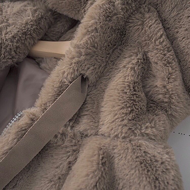 Page one เสื้อเฟอร์กันหนาว หมวกฮู้ด เสื้อขน Fluffy coat แบรนด์ page One ดำ