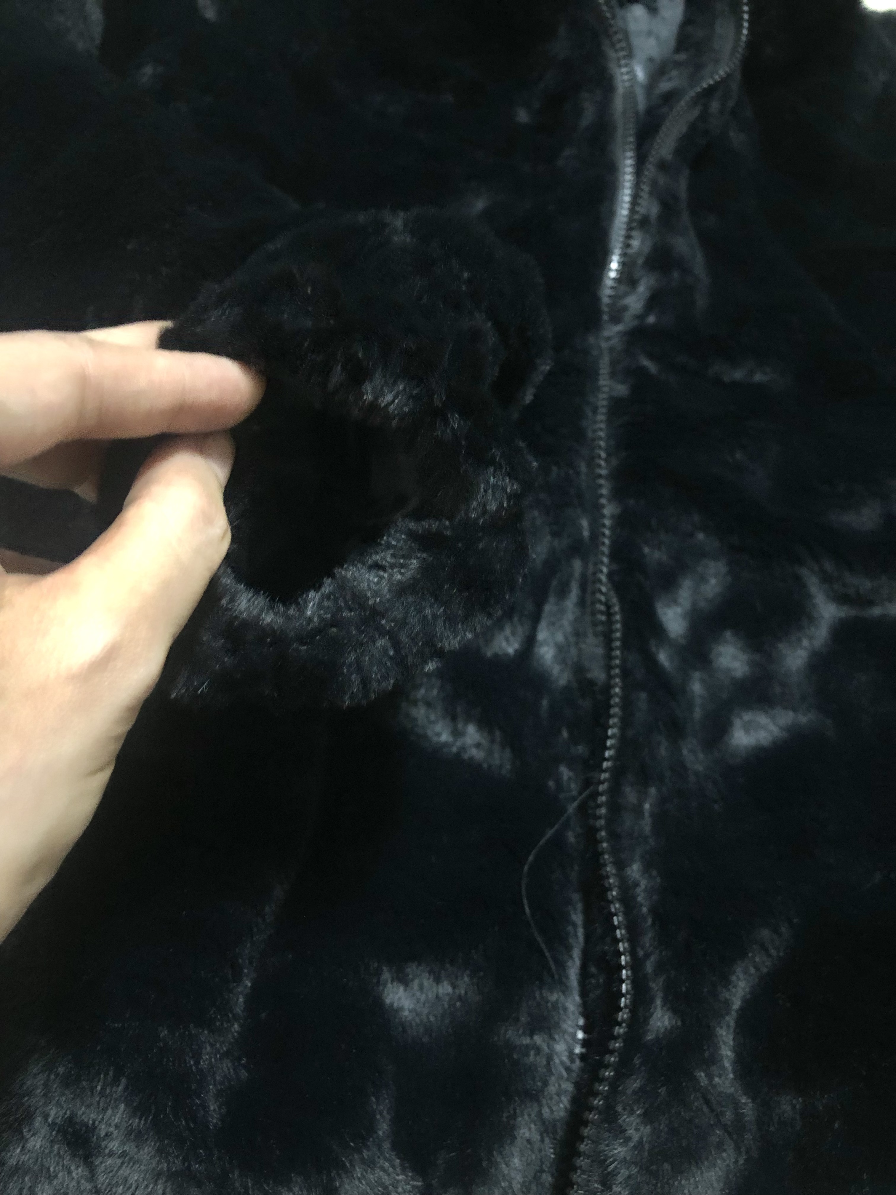 Forever21 เสื้อเฟอร์กันหนาว หมวกฮู้ด เสื้อขน สีดำ (FLUFFY COAT) 兄弟 ขาว