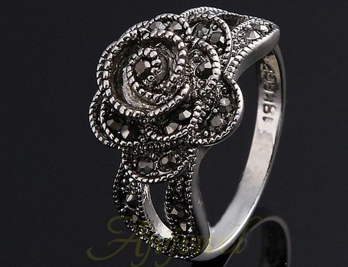 แหวนเงิน แหวนผู้หญิง แหวนแกะลาย ดอกกุหลาบ แต่ง Black Rhinestone แบบ แหวนโบราณ คลาสสิค แหวนหมั้น แหวนแต่งงาน สุดหรู 633641